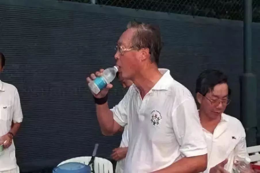 总理带头喝“下水道水”，新加坡为何被逼至如此？-